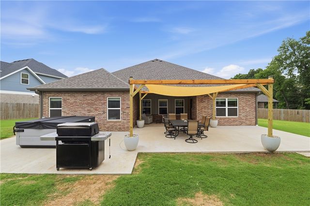 3800 SW Pinecrest Drive, Bentonville, AR 72713