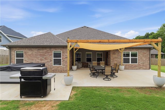 3800 SW Pinecrest Drive, Bentonville, AR 72713