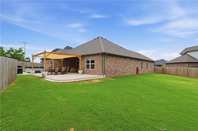 3800 SW Pinecrest Drive, Bentonville, AR 72713