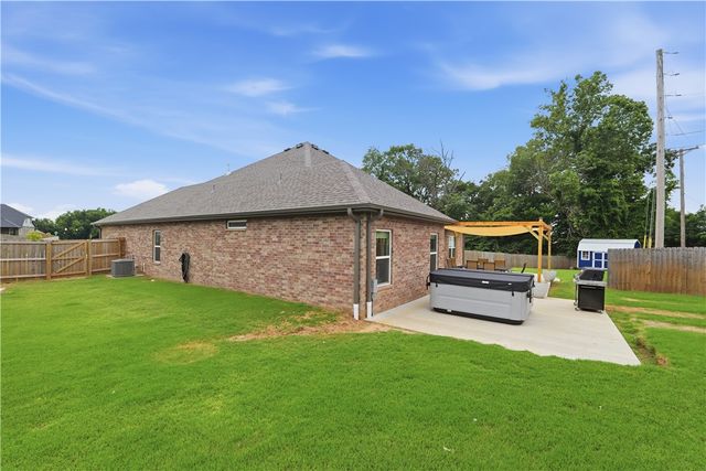 3800 SW Pinecrest Drive, Bentonville, AR 72713