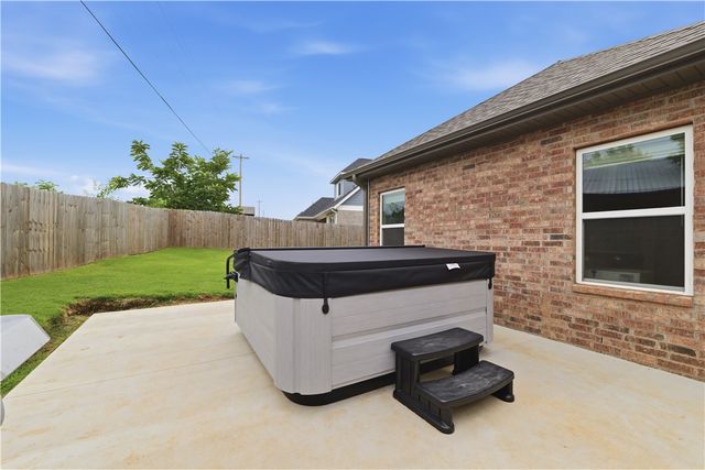 3800 SW Pinecrest Drive, Bentonville, AR 72713