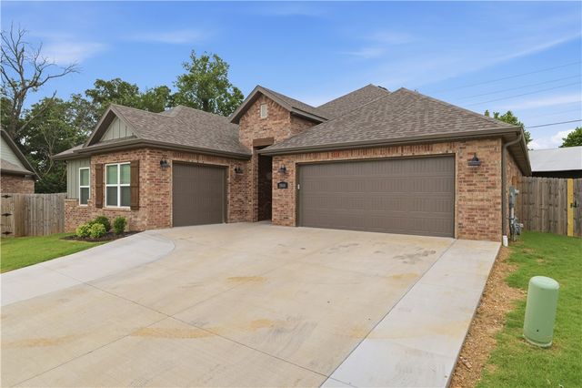 3800 SW Pinecrest Drive, Bentonville, AR 72713