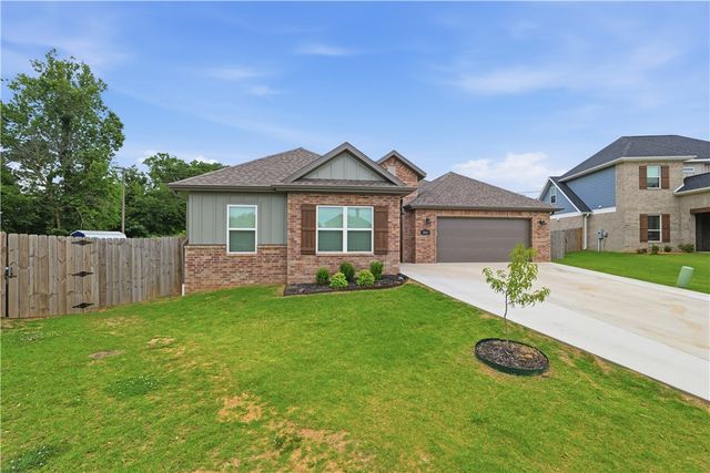 3800 SW Pinecrest Drive, Bentonville, AR 72713