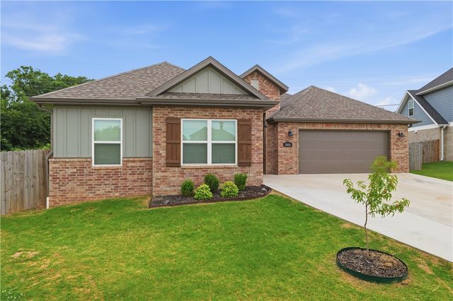 3800 SW Pinecrest Drive, Bentonville, AR 72713