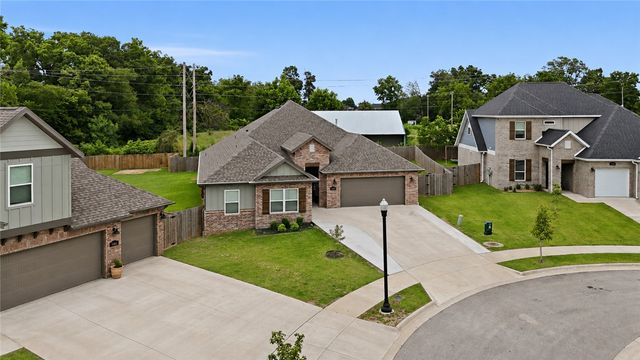 3800 SW Pinecrest Drive, Bentonville, AR 72713