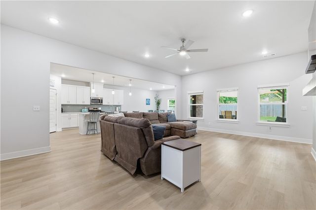 3800 SW Pinecrest Drive, Bentonville, AR 72713