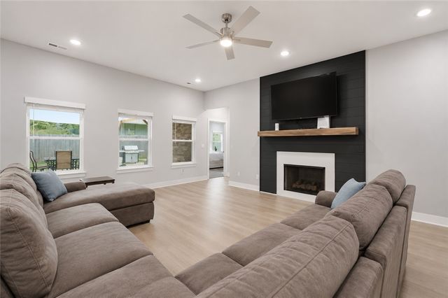3800 SW Pinecrest Drive, Bentonville, AR 72713
