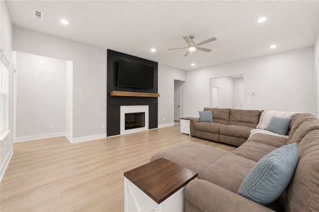 3800 SW Pinecrest Drive, Bentonville, AR 72713