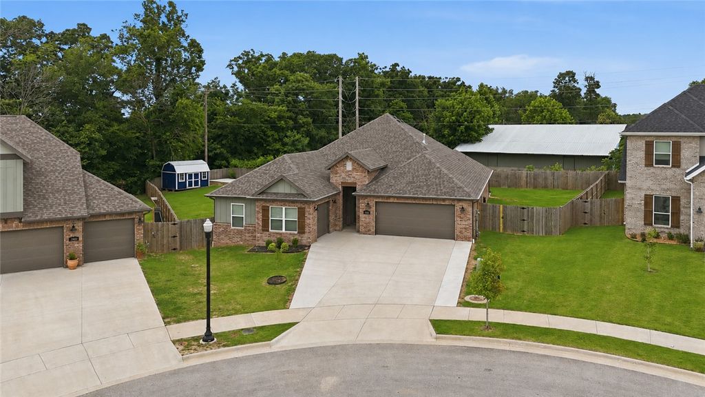 3800 SW Pinecrest Drive, Bentonville, AR 72713