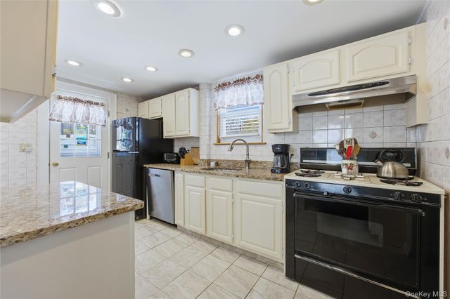 51 Agnola Street, Yonkers, NY 10707