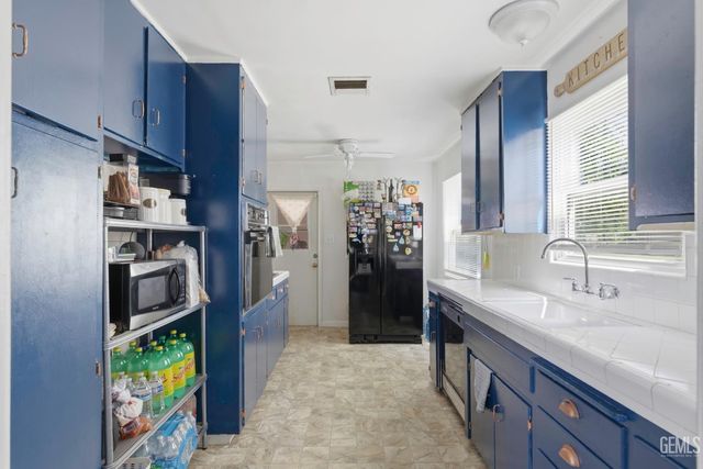 300 S Olive Street, Bakersfield, CA 93304