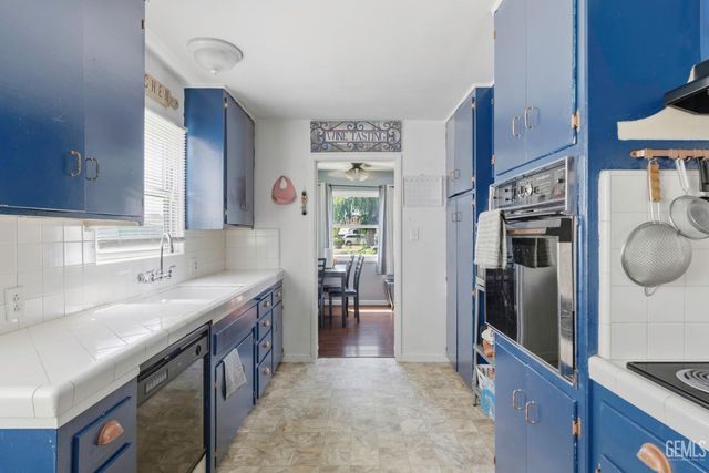 300 S Olive Street, Bakersfield, CA 93304