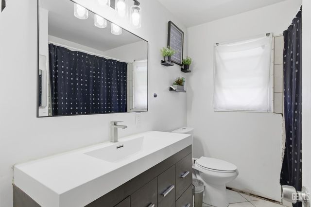 300 S Olive Street, Bakersfield, CA 93304
