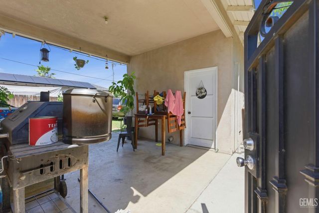 300 S Olive Street, Bakersfield, CA 93304