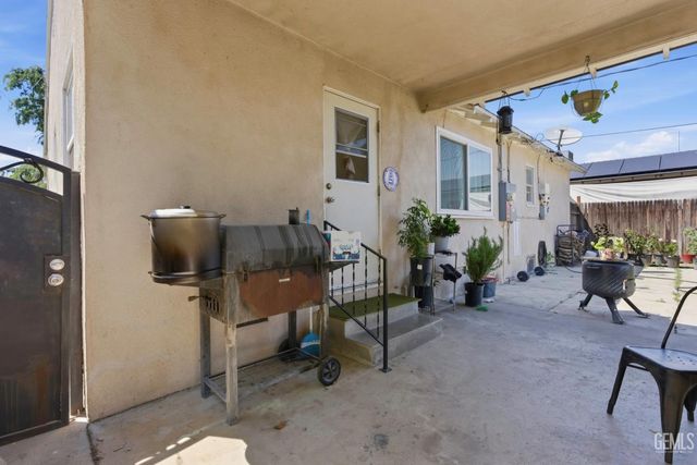 300 S Olive Street, Bakersfield, CA 93304