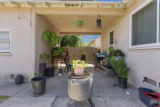 300 S Olive Street, Bakersfield, CA 93304