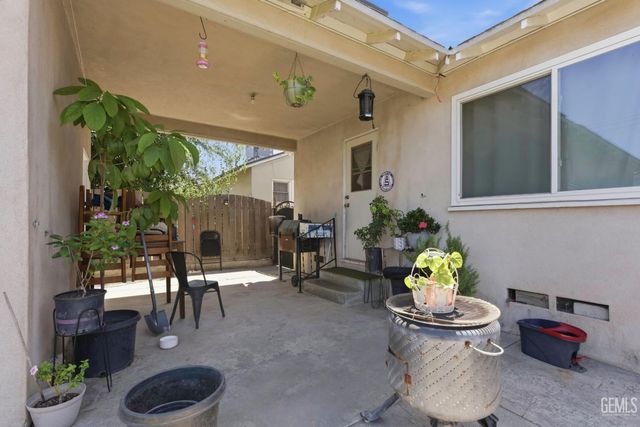 300 S Olive Street, Bakersfield, CA 93304