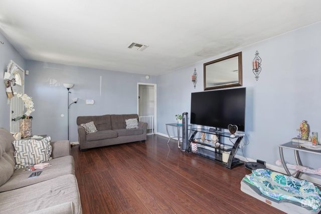 300 S Olive Street, Bakersfield, CA 93304