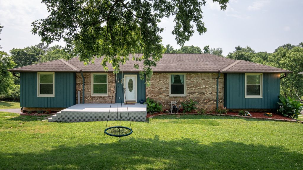 366 Green Harbor Rd, Old Hickory, TN 37138