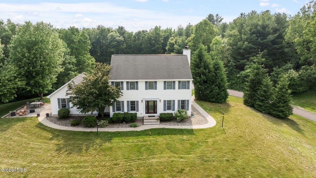9 Edinburgh Drive, Schodack, NY 12063