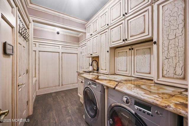 4 White Pines Way, Freehold, NJ 07728