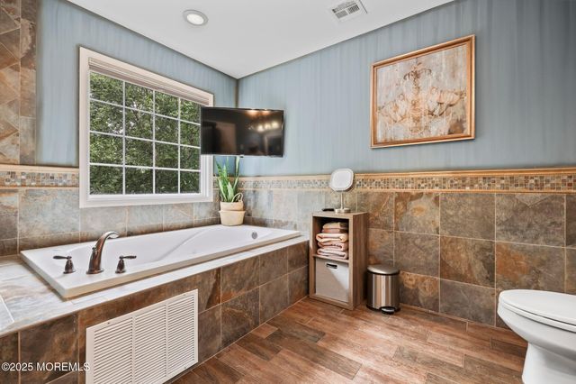 4 White Pines Way, Freehold, NJ 07728