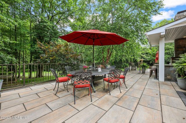 4 White Pines Way, Freehold, NJ 07728