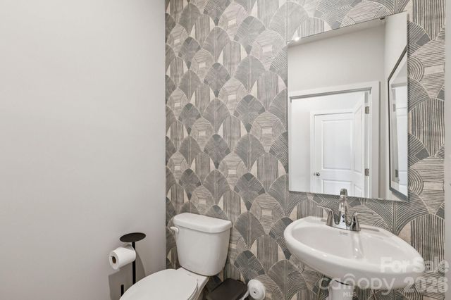 2944 31st Street Lane NE, Hickory, NC 28601