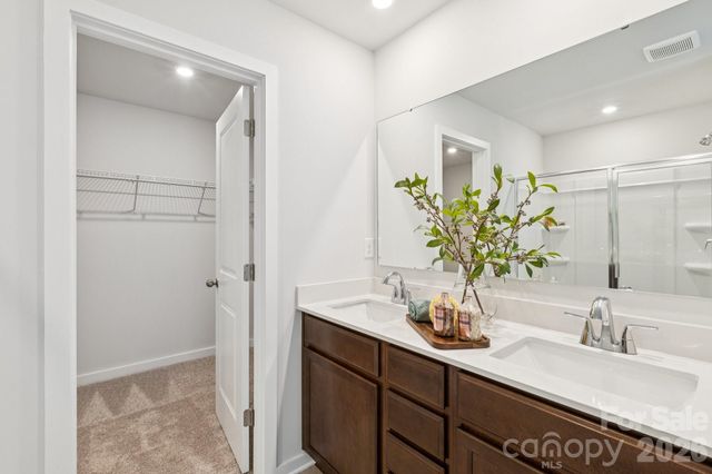 2944 31st Street Lane NE, Hickory, NC 28601