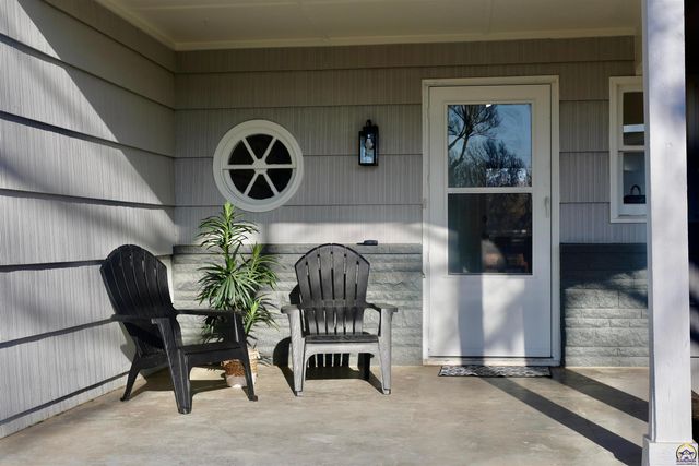 1128 Thompson St, Emporia, KS 66801