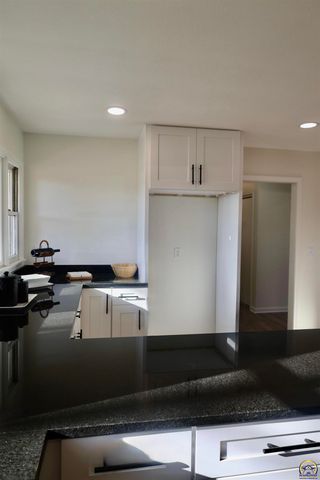 1128 Thompson St, Emporia, KS 66801