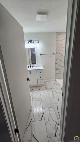 1128 Thompson St, Emporia, KS 66801