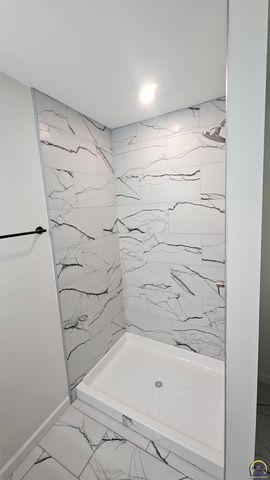 1128 Thompson St, Emporia, KS 66801