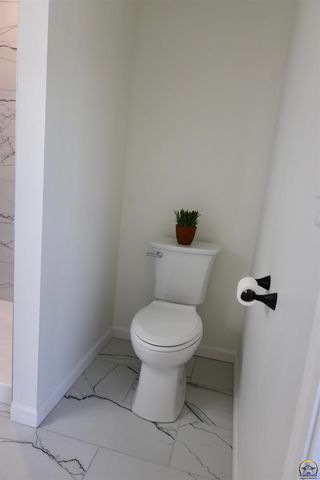 1128 Thompson St, Emporia, KS 66801