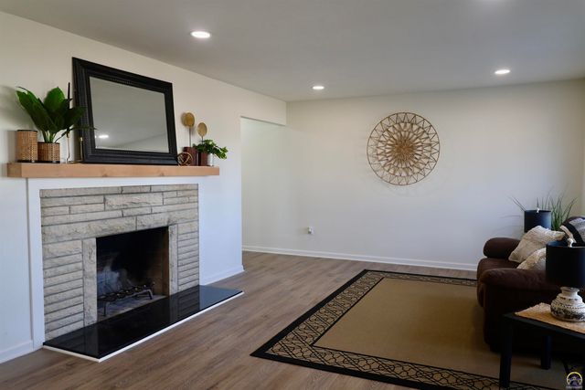 1128 Thompson St, Emporia, KS 66801