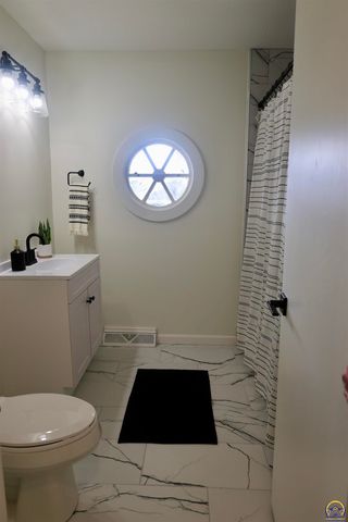 1128 Thompson St, Emporia, KS 66801