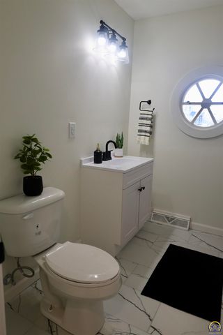 1128 Thompson St, Emporia, KS 66801