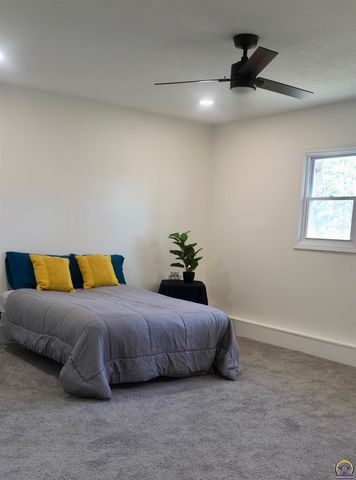 1128 Thompson St, Emporia, KS 66801