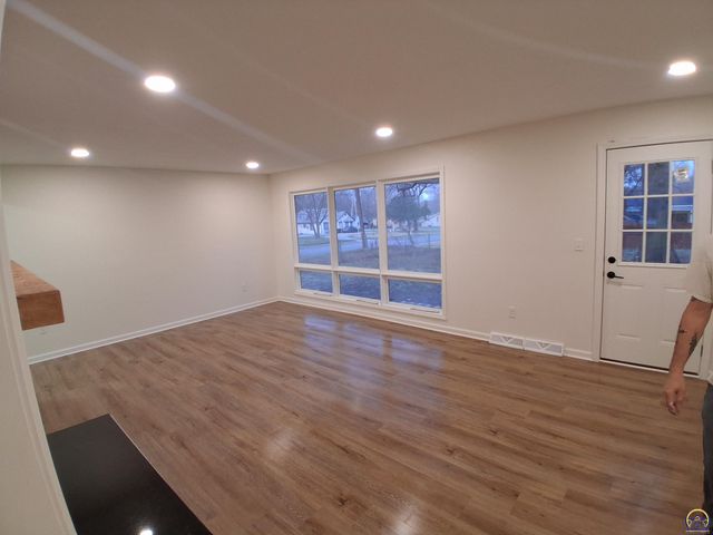 1128 Thompson St, Emporia, KS 66801