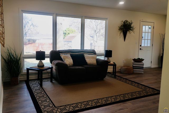 1128 Thompson St, Emporia, KS 66801