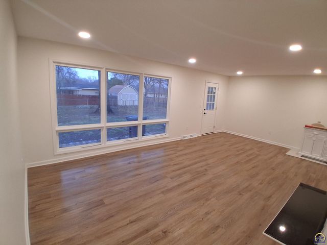 1128 Thompson St, Emporia, KS 66801