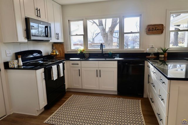 1128 Thompson St, Emporia, KS 66801