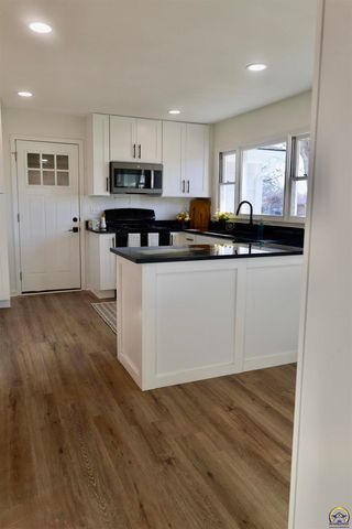 1128 Thompson St, Emporia, KS 66801