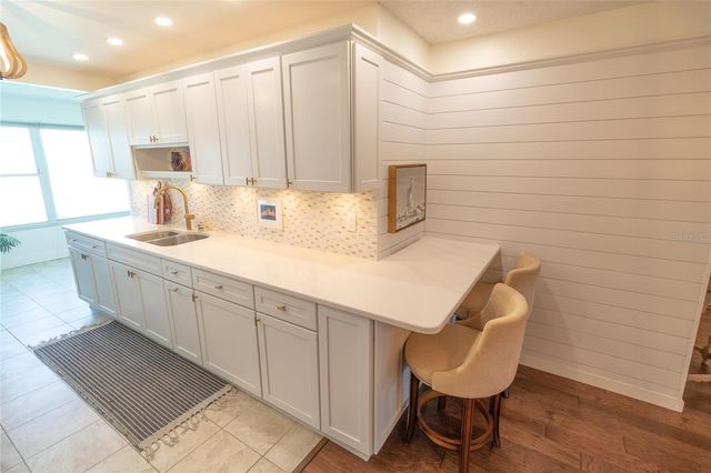 6075 SHORE BOULEVARD S 606, Gulfport, FL 33707