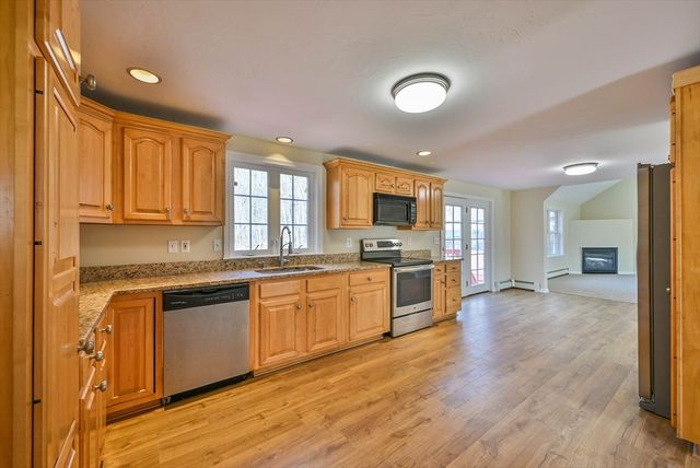 99 Smith Rd, Charlton, MA 01507