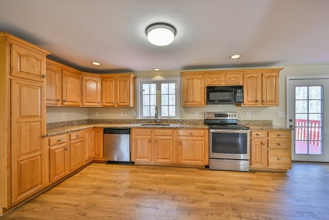 99 Smith Rd, Charlton, MA 01507