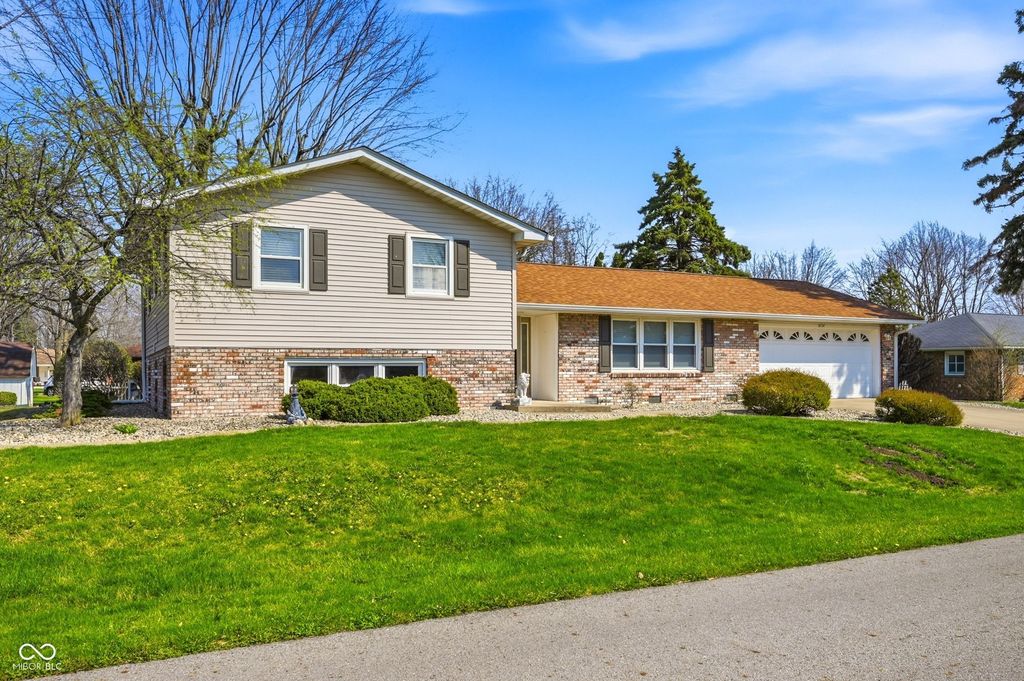 1604 E 47th Street, Anderson, IN 46013