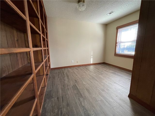 4315 S 1st Street, Rogers, AR 72758