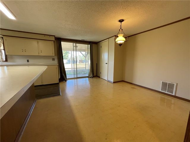 4315 S 1st Street, Rogers, AR 72758