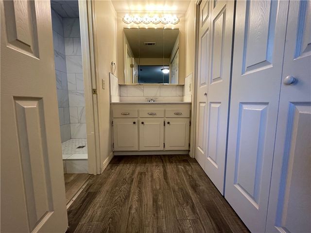 4315 S 1st Street, Rogers, AR 72758